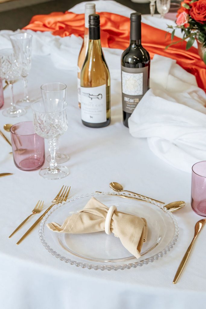charger plate and bow napkin