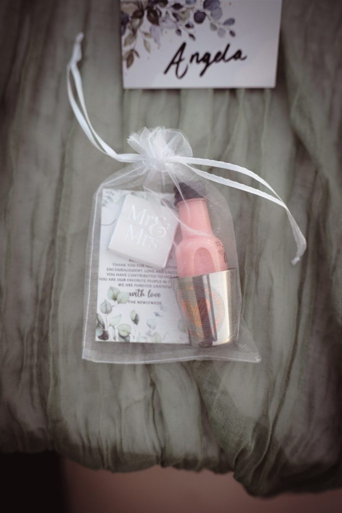 favours